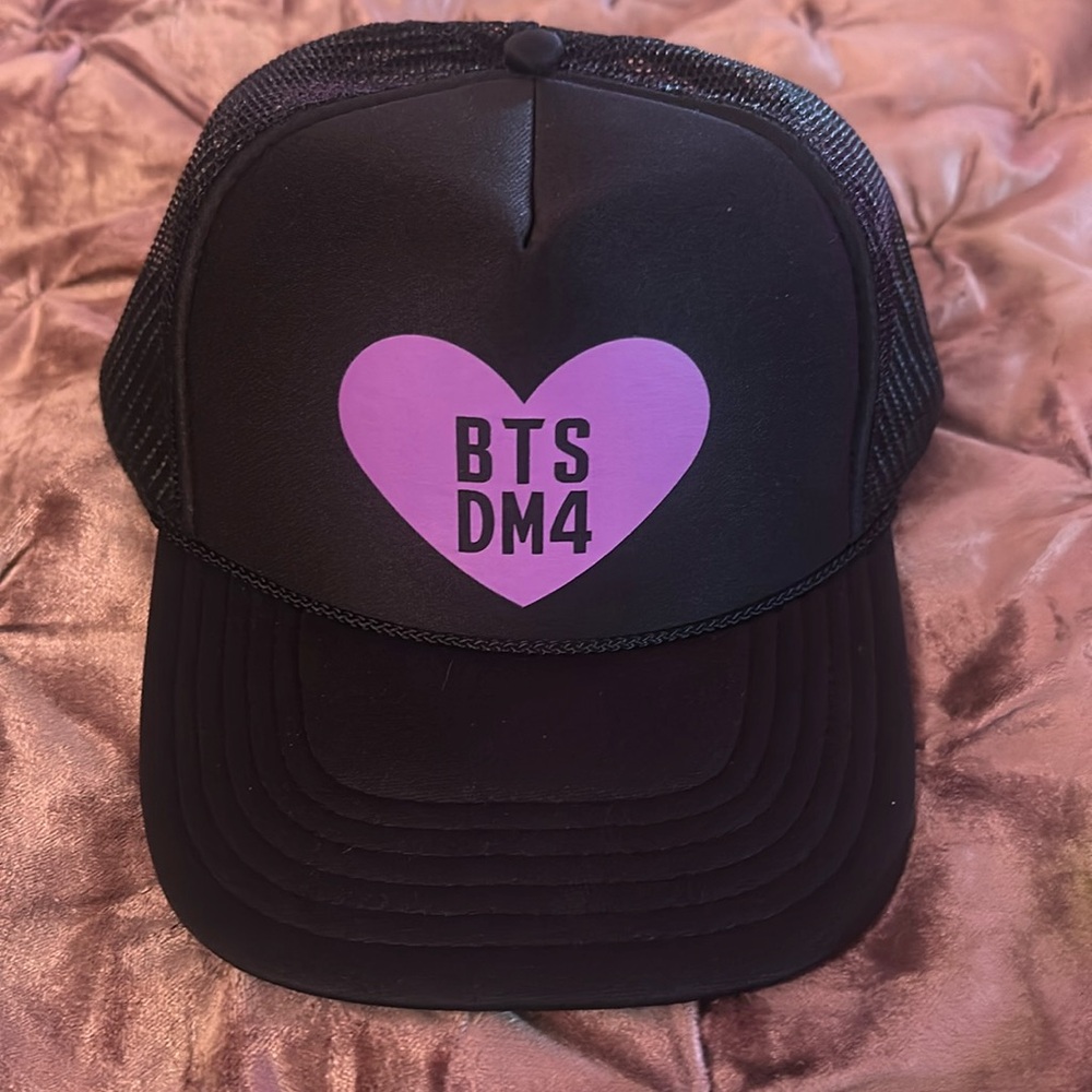 EXCLUSIVE BTS x Despicable Me 4 promo hat.